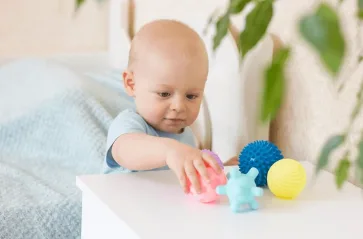 Learning with the Baby Sensory Texture Ball Toy Set!
